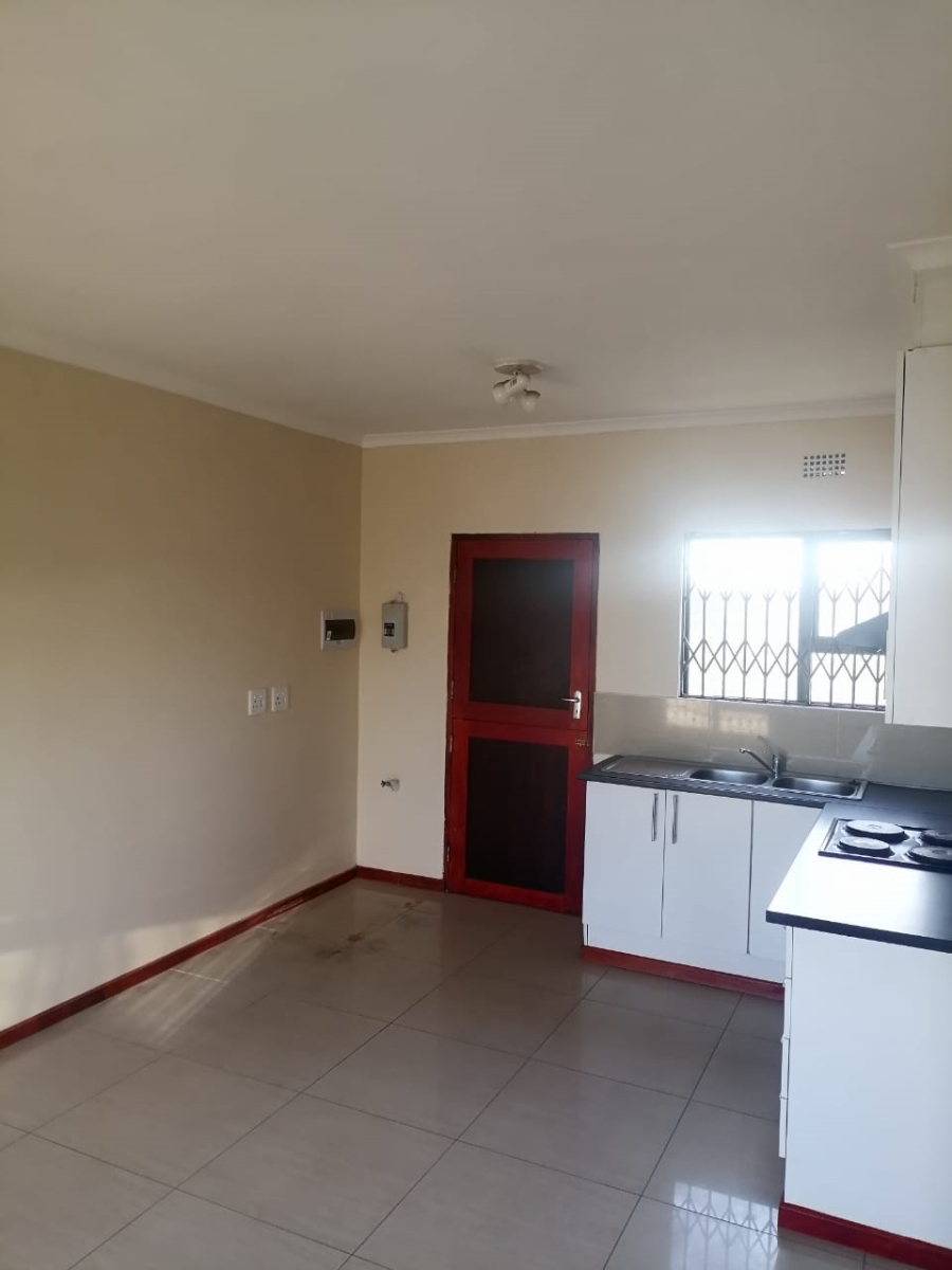 To Let 2 Bedroom Property for Rent in Cove Rock Eastern Cape